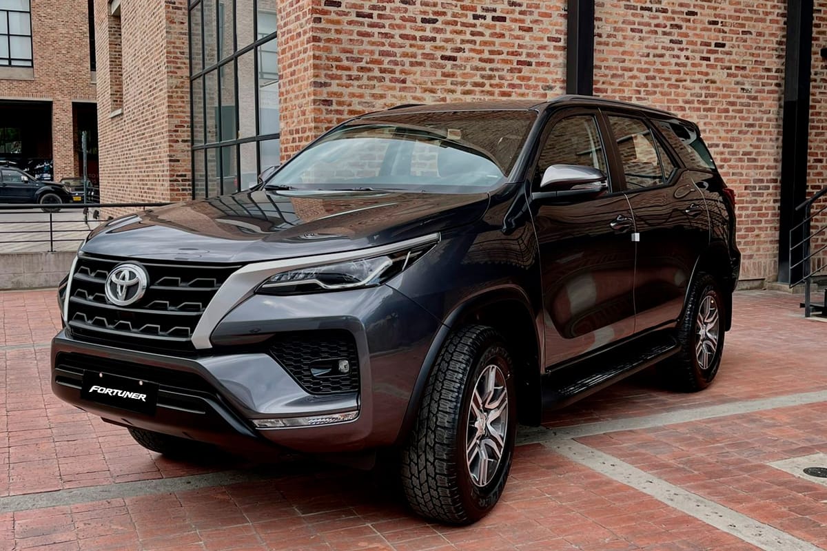 Toyota Fortuner SUV 4x4 para renta en Colombia